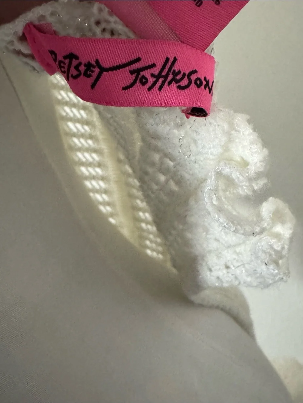 Betsey Johnson Women’s One Size White Knit Shawl Yarn with Pink Brand Tag & Poms